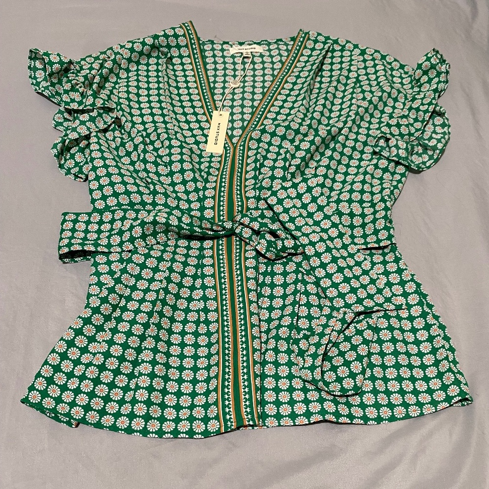 NWT Max Studio Blouse Green and White Floral Size Small